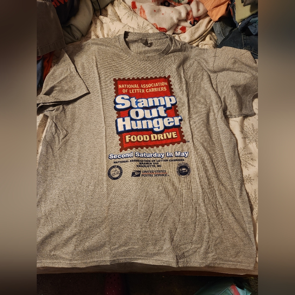 Gray Short Sleeve Tee with Bold Graphic Design